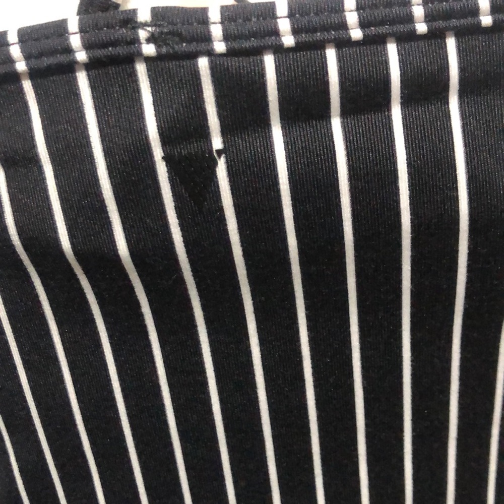 VICTORIAS SECRET INCRDBL ESSENTL WOMENS TANK - STRIPEVER .size medium - Picture 4 of 9